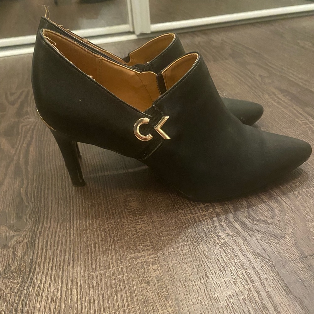 CALVIN KLEIN LEATHER ANKLE BOOTS 👢 - Picture 2 of 8